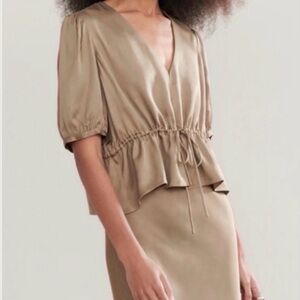 Jenni Kayne V-Neck Drawstring Peplum Top in Tan, S